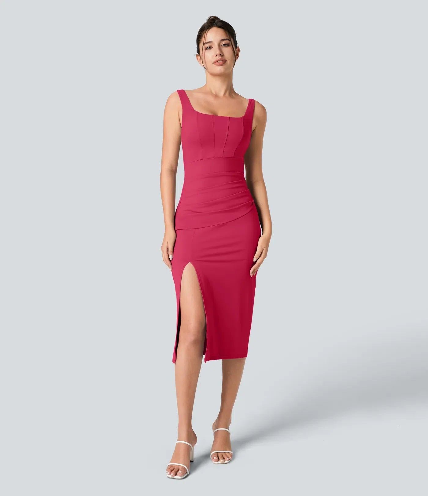 Abito midi casual aderente alla figura con spacco, corsetto senza schienale con scollatura quadrata e ruches